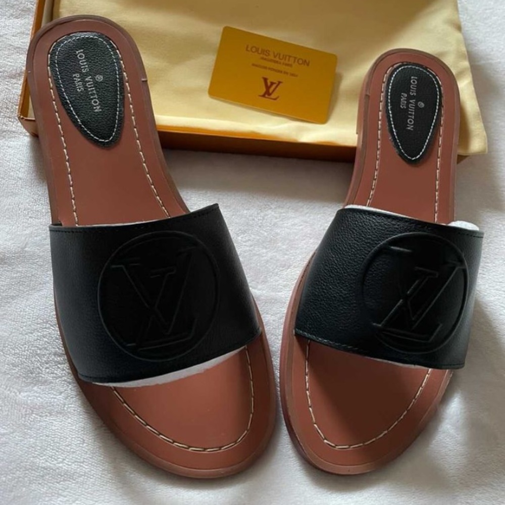NEW BLACK SANDALS
